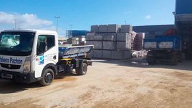 Polvero Pachón camión bloques de cemento