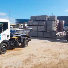  camión bloques de cemento