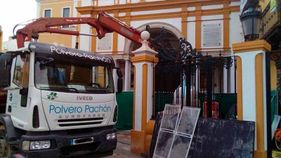 Polvero Pachón camión descargando