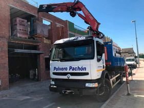 Polvero Pachón camión con ladrillos