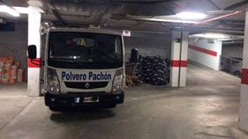 Polvero Pachón camión en garaje