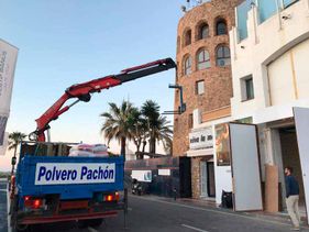 Polvero Pachón camión grúa sin carga